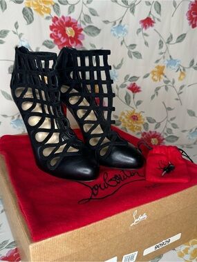 CHRISTIAN LOUBOUTIN Authentic- Cajaboot 100 Nappa Shiny/ Veau Velours Size 39